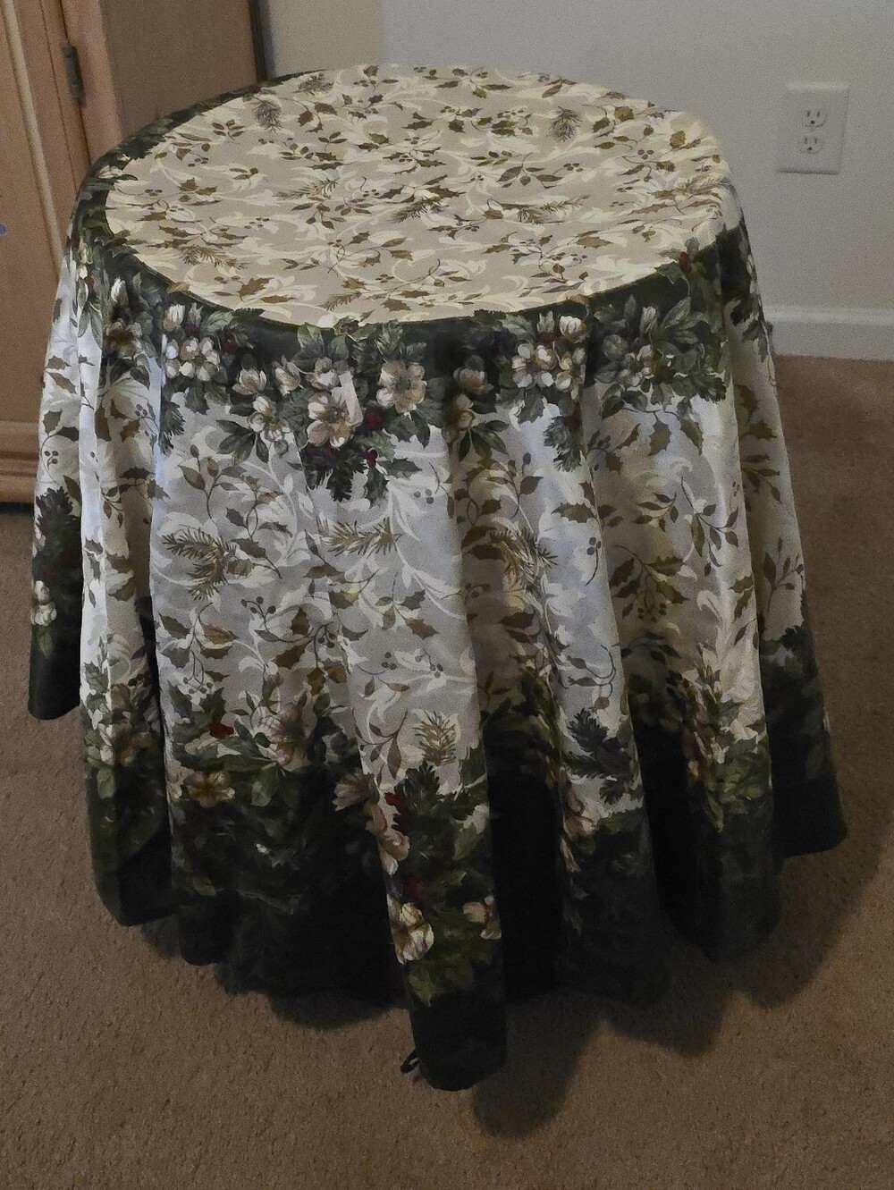 Lenox Round Table Cloth